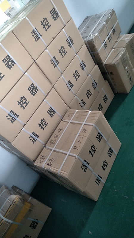 發(fā)往省內(nèi)青島的500支風機盤管溫控器開關(guān)今天發(fā)出