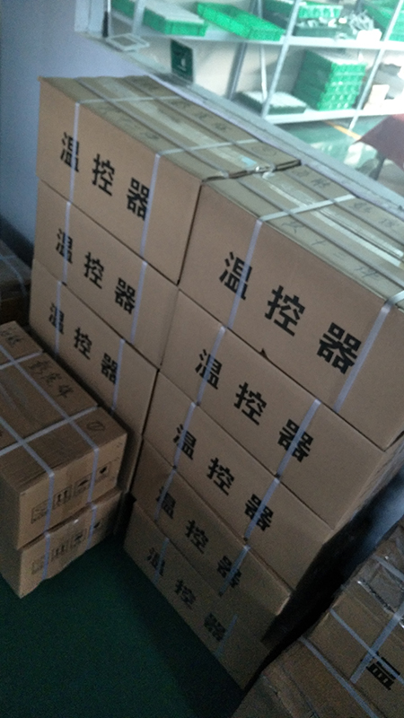發(fā)往省內(nèi)青島的500支風機盤管溫控器開關(guān)今天發(fā)出