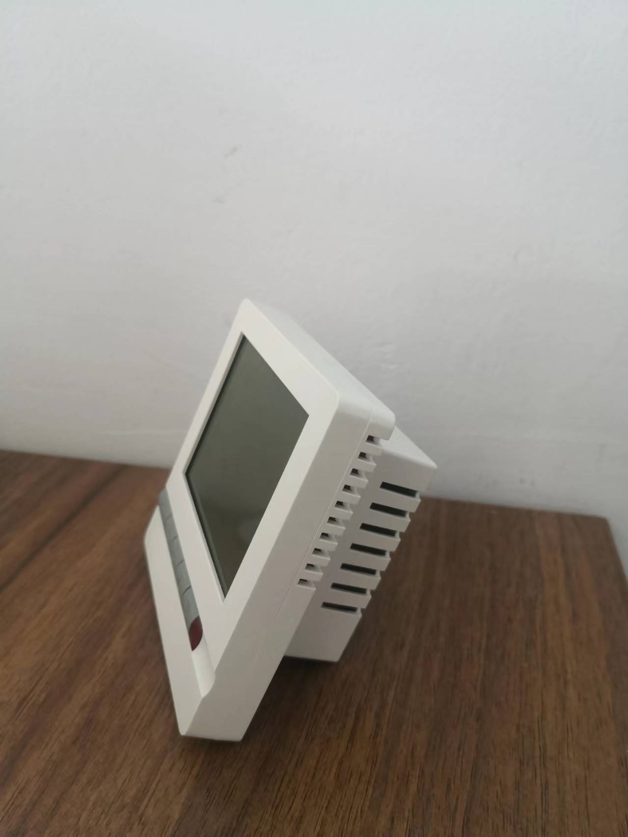 溫控器原理、類型及應(yīng)用指南